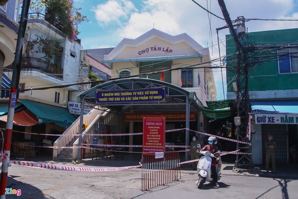 COVID-19: Da Nang locks down 2 markets over suspected cases